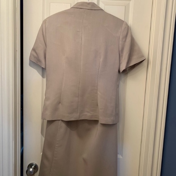 Beechers Brook beige short sleeve blazer & long button up skirt - size 10 - Picture 6 of 9